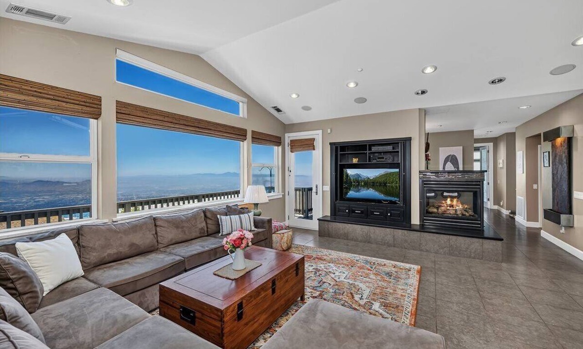 Crestline House | A beautiful spacious house on Summit