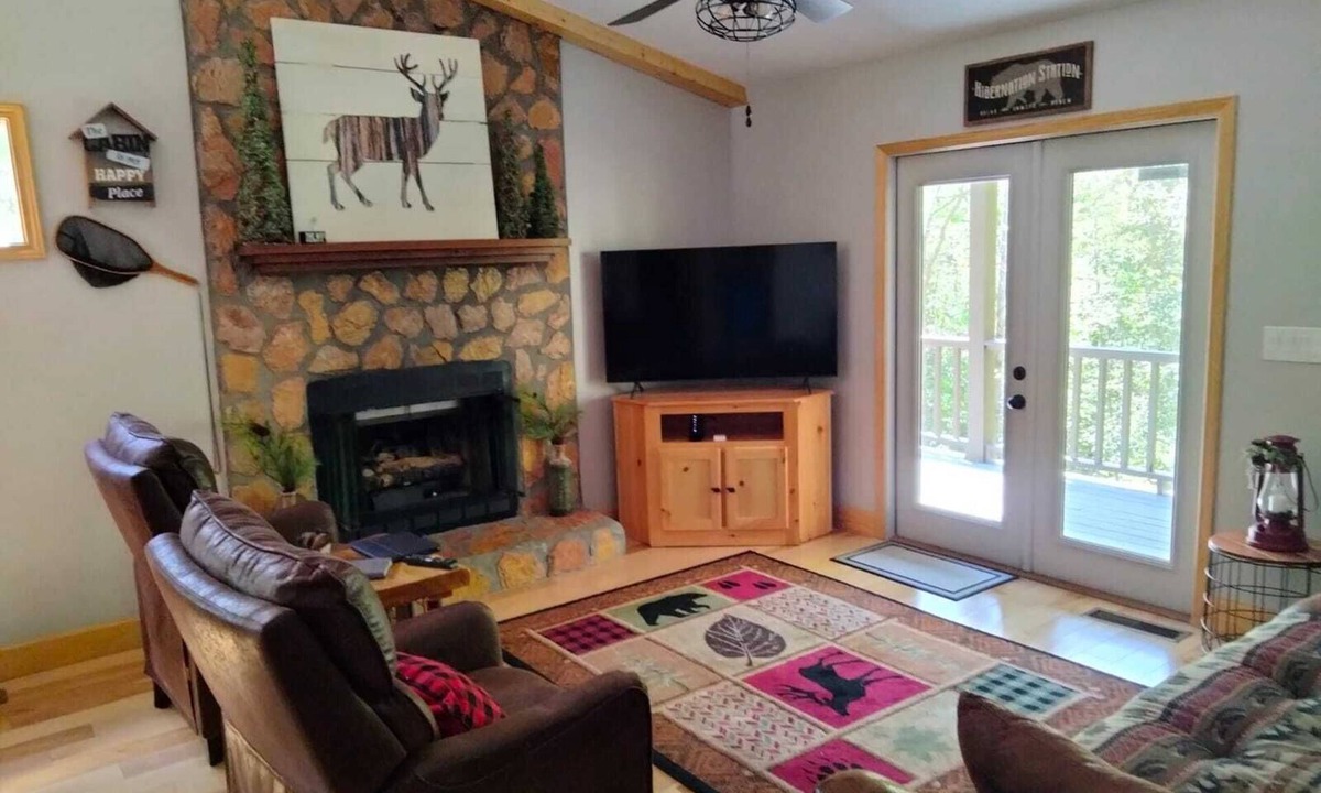 Murphy Cabin | Beary’s Den where Chic meets Country in this Cozy Cabin