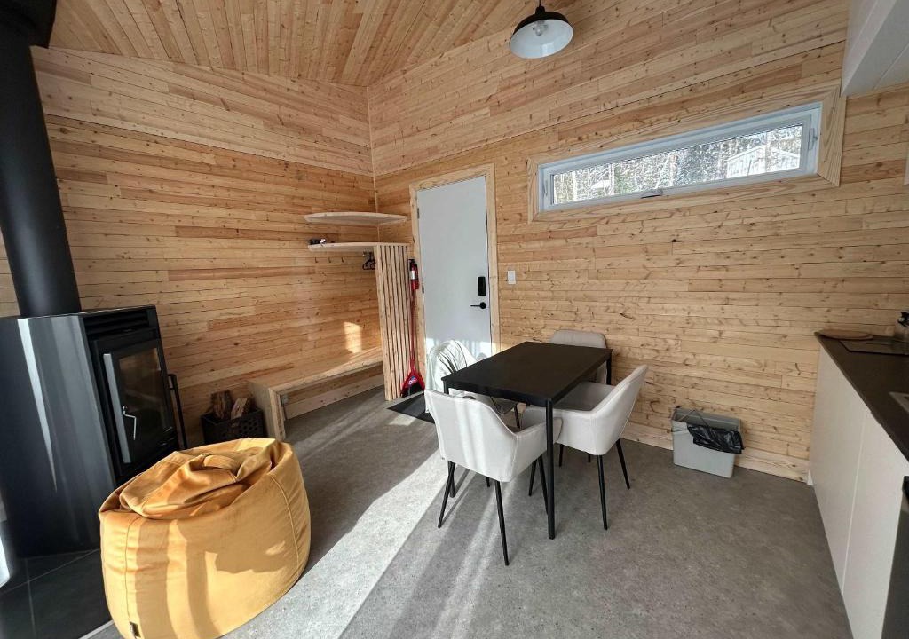 Notre-Dame-Auxiliatrice-de-Buckland Ski Chalet | Micro-Cabine in the Mountains - Solstice 6