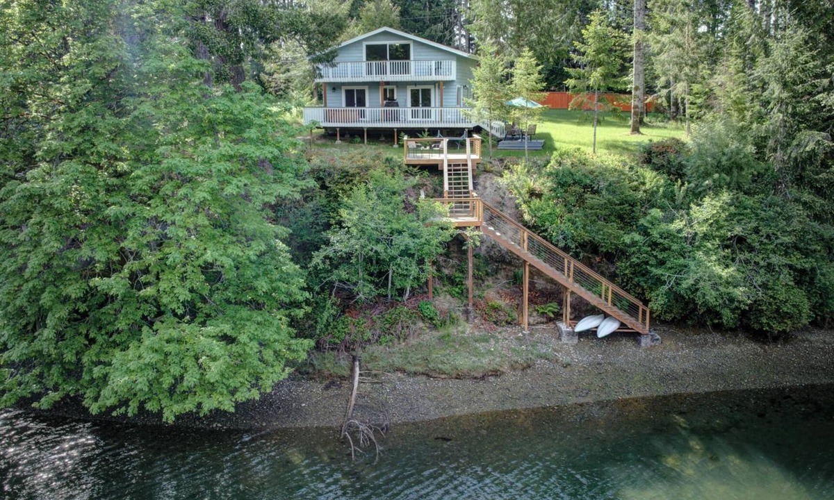 Grapeview House | Orchard Beach Oasis