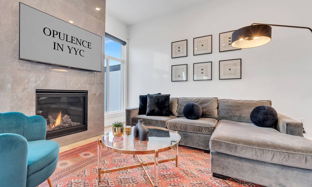 Killarney House | PRESTIGE: Luxe 5BR, King Beds, A/C, Free Parking + EV Charger