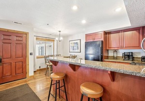 All Seasons 2BR | Walk to Park City Mountain | Heated Pool | Sleeps 6 in Park City