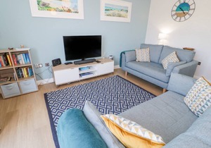 Cabin ∙ 2 bedrooms ∙ 4 guests in Llanfair-Mathafarn-Eithaf