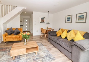 Cabin ∙ 2 bedrooms ∙ 4 guests in Llanfair-Mathafarn-Eithaf