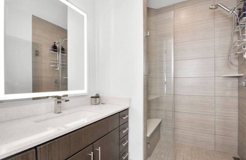 South Central Houston Condo | 2-bedroom condo in Heart of Texas Medical Center w/fitness, rooftop pool & more