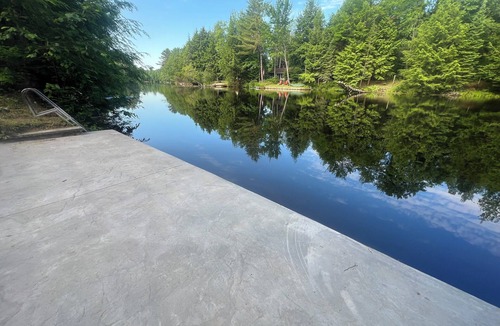 Bracebridge Cabin | Cozy River Side Cabin