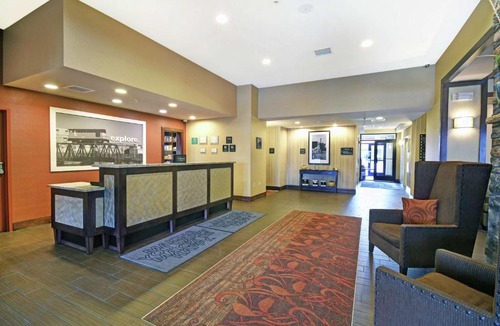 Beloit Hotel | Hampton Inn Beloit