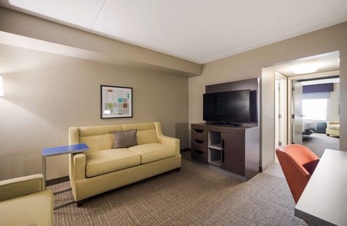 McHenry Hotel | Hampton Inn McHenry