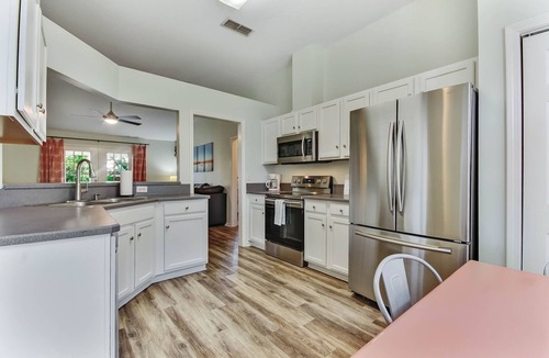 Fernandina Beach House | Pet Friendly - 3/2 Single Family Home 1 mile from Beach!