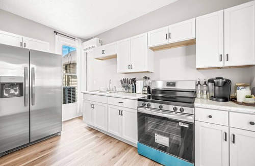 Columbus House | Roadmap Lodging: Maple B, 2BR Furnished Monthly, Pet OK, Workspace