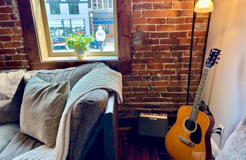 Florence Apartment | Spacious Downtown Loft on Historic Court Street
