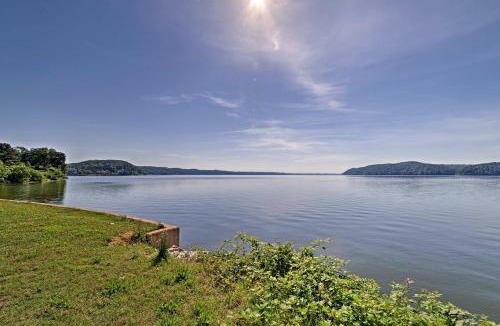 Waterloo House | Waterloo Home with Fire Pit - 1/2 Mi to Boat Ramp!