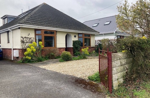 Wool Apartment | Wonderful accommodation with double bedroom en-suite shower, lounge and WiFi