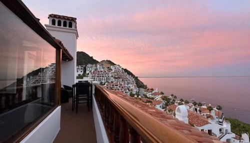 10-Star Condo 21 Steps from Top - Premium Ocean View Corner Unit Fireplace New Golf Cart - HC245 in Avalon