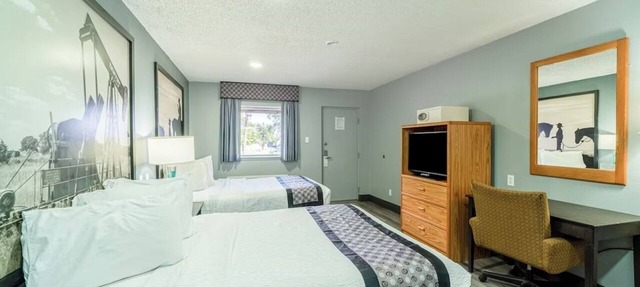 2 Accommodations | Great Value Stay in Snyder, TX | 2 Queen Beds w/Kitchenette in Scurry County