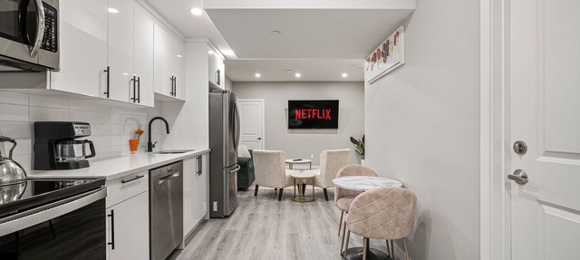 2 Bedrom 3 Beds Suite in Calgary