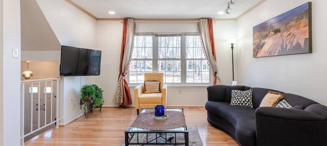 2 BR Practical Comfy 5min Metro 15min IAD 20min DC in Reston