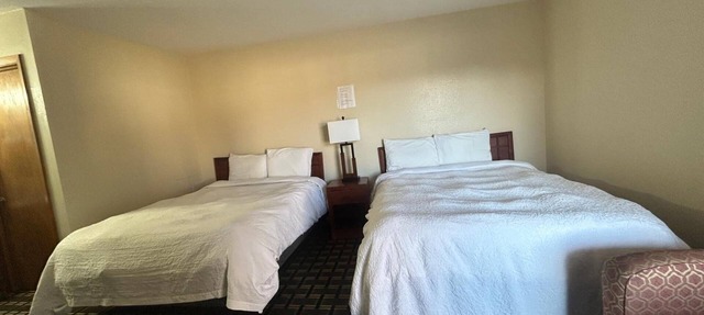 2 Peaceful & Clean Rooms Located Near Main Attractions in Broken Bow’s Center in Broken Bow