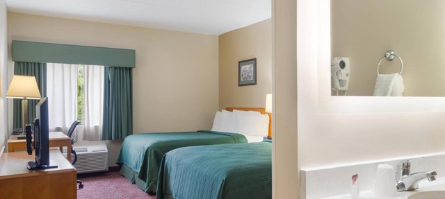 3 Accommodations for Big Groups | near Stadium Theatre | Free Bfast & Parking! in Smithfield