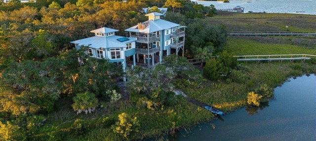3 Story Haven! Fire Pit+kayaks~updated~360 Views! in Cedar Key