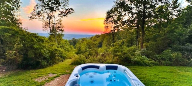 A Still Point Cabin and HOT TUB! in Compton