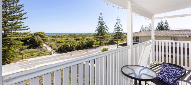 Absolute Beachfront! 2 Storey Beach House! 4 Bedrooms, 2 Kitchens. Pet friendly! in Singleton