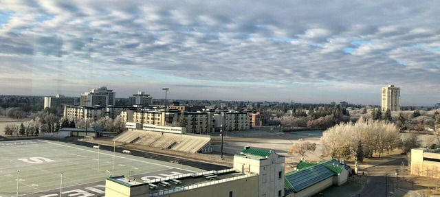 Accessible Queen Studio w/Free Hot Breakfast in Saskatoon