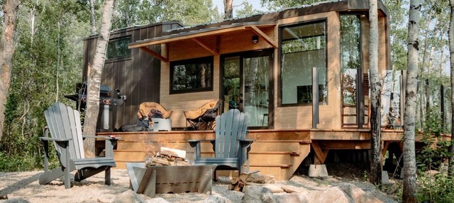 Alberta Glamping Tiny House with Sauna for Romantic Weekend Getaways Away from the City in Cherhill
