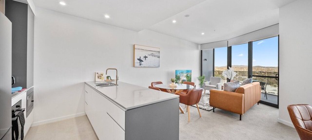Apartment with Gym and Indoor Pool Access in Phillip