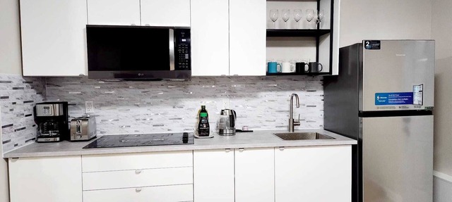 Basement Studio w/Den & Kitchenette in Halifax