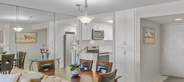 Beach Condo Nothing Between U & The Ocean! STEPS TO THE BEACH👙 W8TNG 4 U DODs in Imperial beach