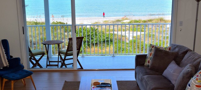 Beachfront Condo With Panoramic Views of the Gulf Plus, Beach Gear, Grill & Wifi in Indian Rocks Beach
