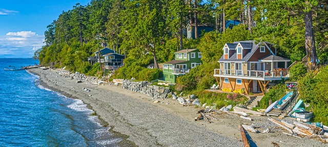 Beachfront studio with private patio, wood finishes, kitchenette, & partial AC in Point Roberts