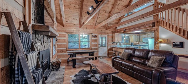 Bear Pause Cabin 3 BR/3BA Amazing view of the Lake in Seven Devils