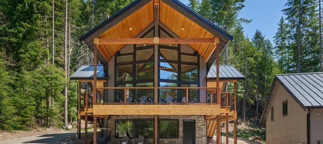 Bearfoot Cabin, a modern cabin near Mt. Rainier and Crystal in Enumclaw