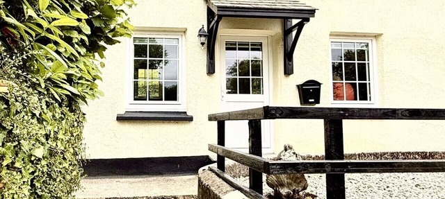 Beautiful Devon Cottage with Wood Burner & Private Garden in Cornwall