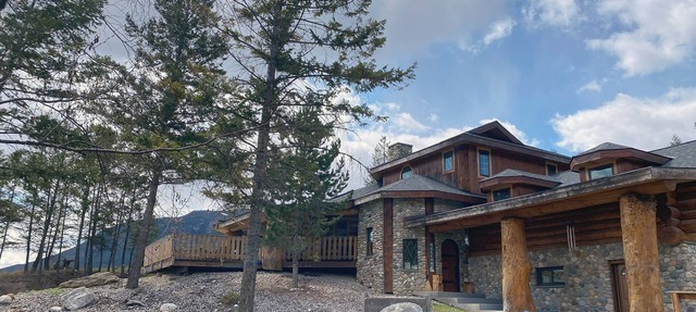 Beautiful Mountain Cabin Sleeps 14 in Edgewater