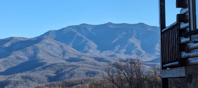 Beautiful Open Views, Very Private, Deck Gas Fireplace on all year & more! in Gatlinburg