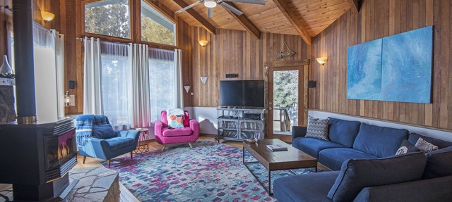 Bend Basecamp-Meredith Lodging - Quality Updates, Hot Tub, Large Fenced Yard! in Bend