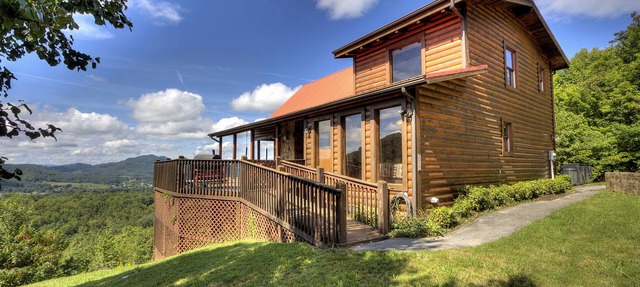 Best Panoramic Views! Hot Tub | Fire Pit | Top 10% in Sevierville