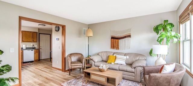 Boho Bungalow- bright, 2-bed condo/outdoor space in Creston