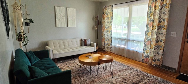 Boho House- 4 bedrooms/2 bath - just outside of Sioux City, close to everything! in Sergeant Bluff
