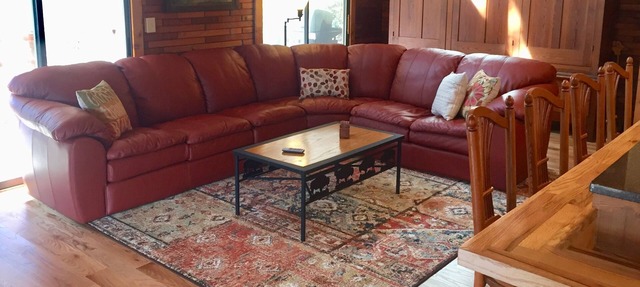 Cabin on South Toe River and pet friendly! in Burnsville