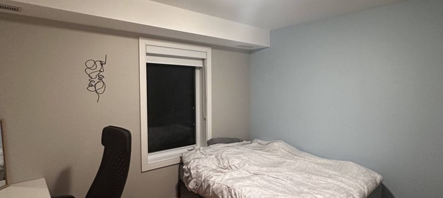 Captivating Three-Bedroom Apartment with Spectacular Windows in Ottawa