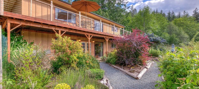 Cedar Field Vacation House on Orcas Island - August Nights Sale! in Eastsound