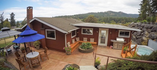 Cedar Orchard Cabin. in Eastsound