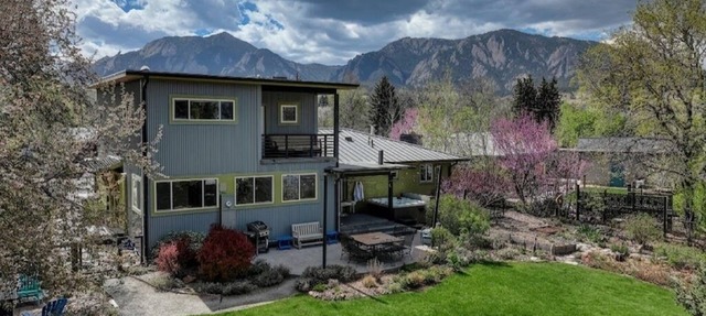 Central Boulder, Modern Comfort Close to CU, Chautauqua, and Pearl Street in Boulder