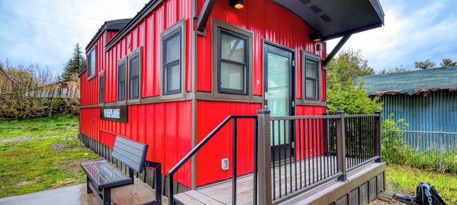 Chama Crossing - Tiny Train Next to Railroad - Dog Friendly in Chama