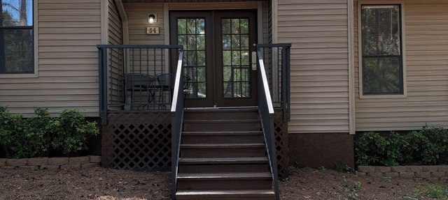 Charming 2-bedroom apartment with AC in Holly Lake Ranch in Holly Lake Ranch