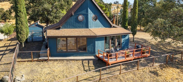 Charming 2-bedroom cabin with AC and WiFi with Incredible Views in Tehachapi